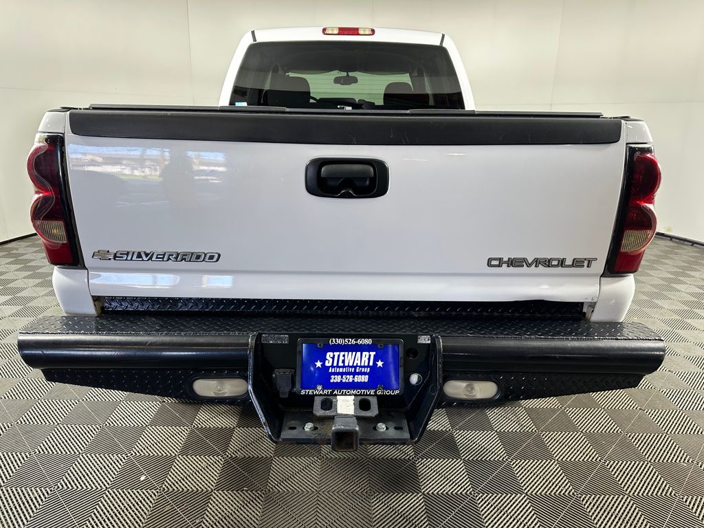 2004 Chevrolet Silverado 2500HD LS - Image 4