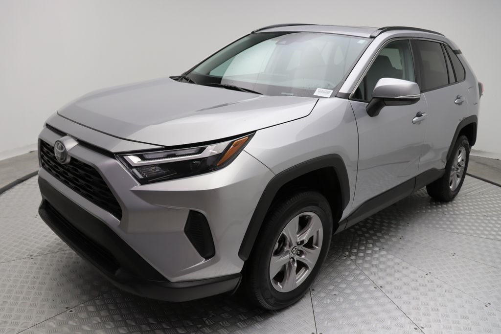 2023 Toyota RAV4 XLE 2