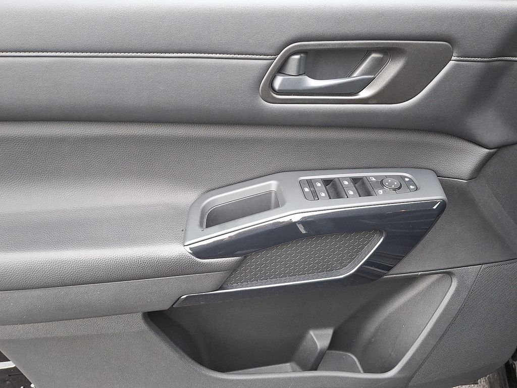 Thumbnail: 2023 Nissan Pathfinder - 13