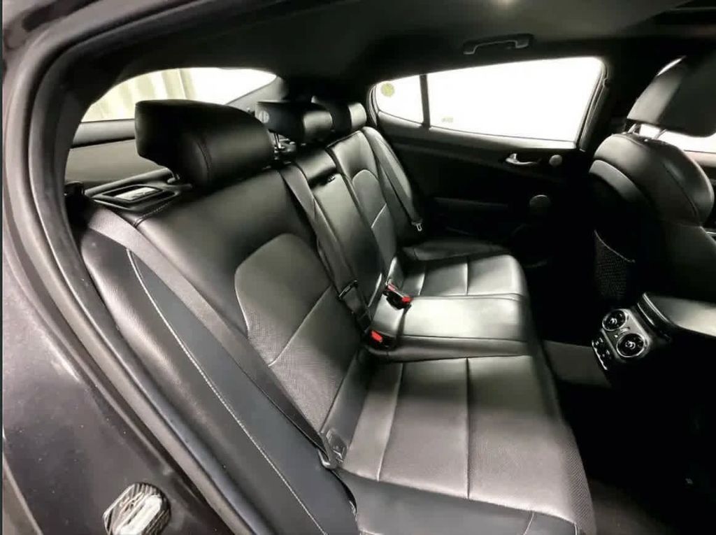 2020 Kia Stinger — photo 16