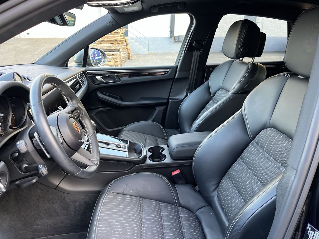 Thumbnail: 2024 Porsche Macan - 11