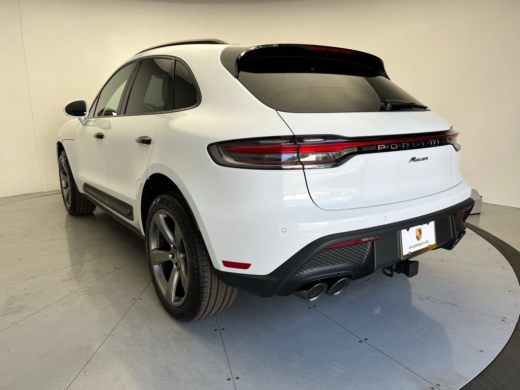 2025 Porsche Macan  3