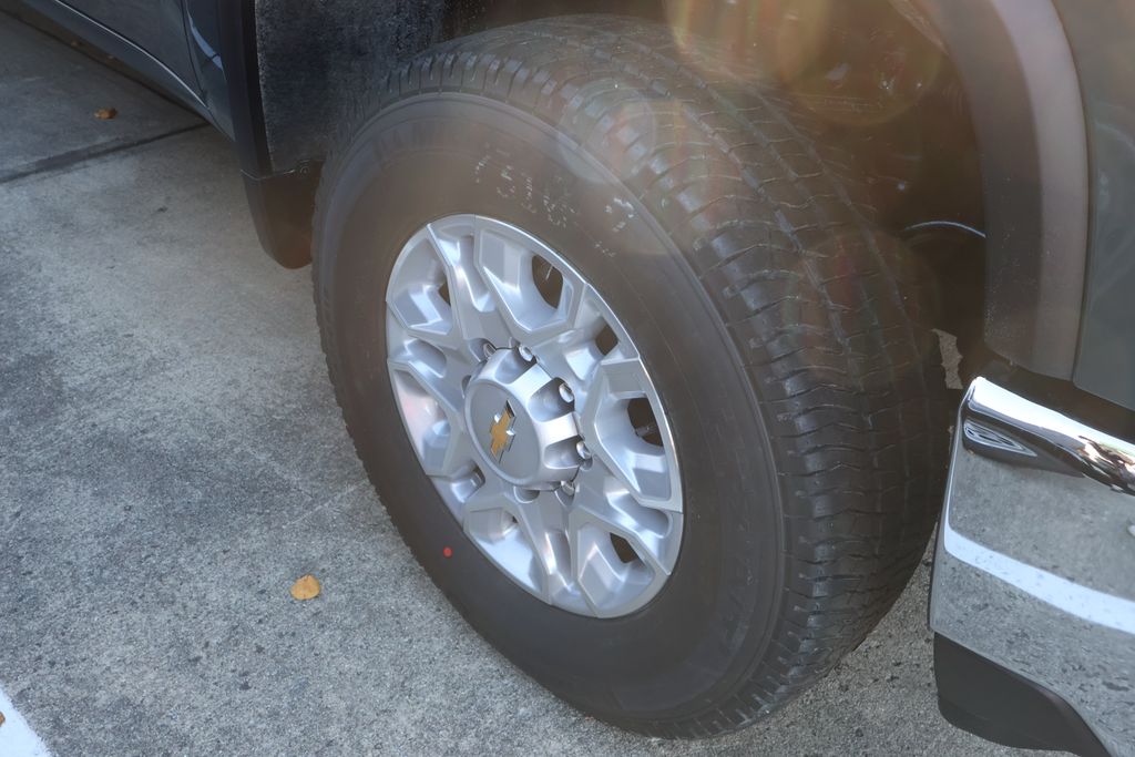 Thumbnail: 2026 Chevrolet Silverado 3500 - 9