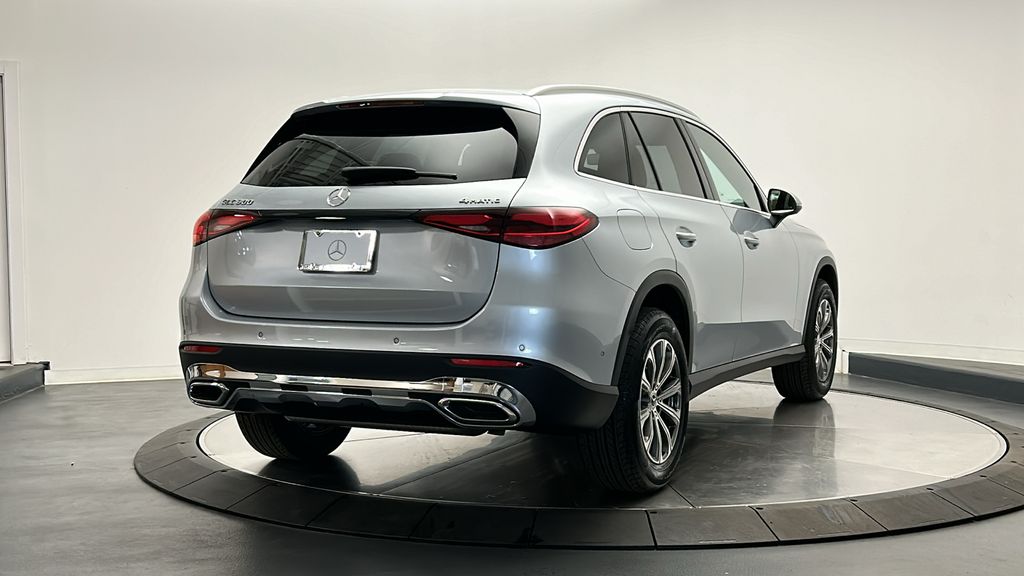 2025 Mercedes-Benz GLC 300 7
