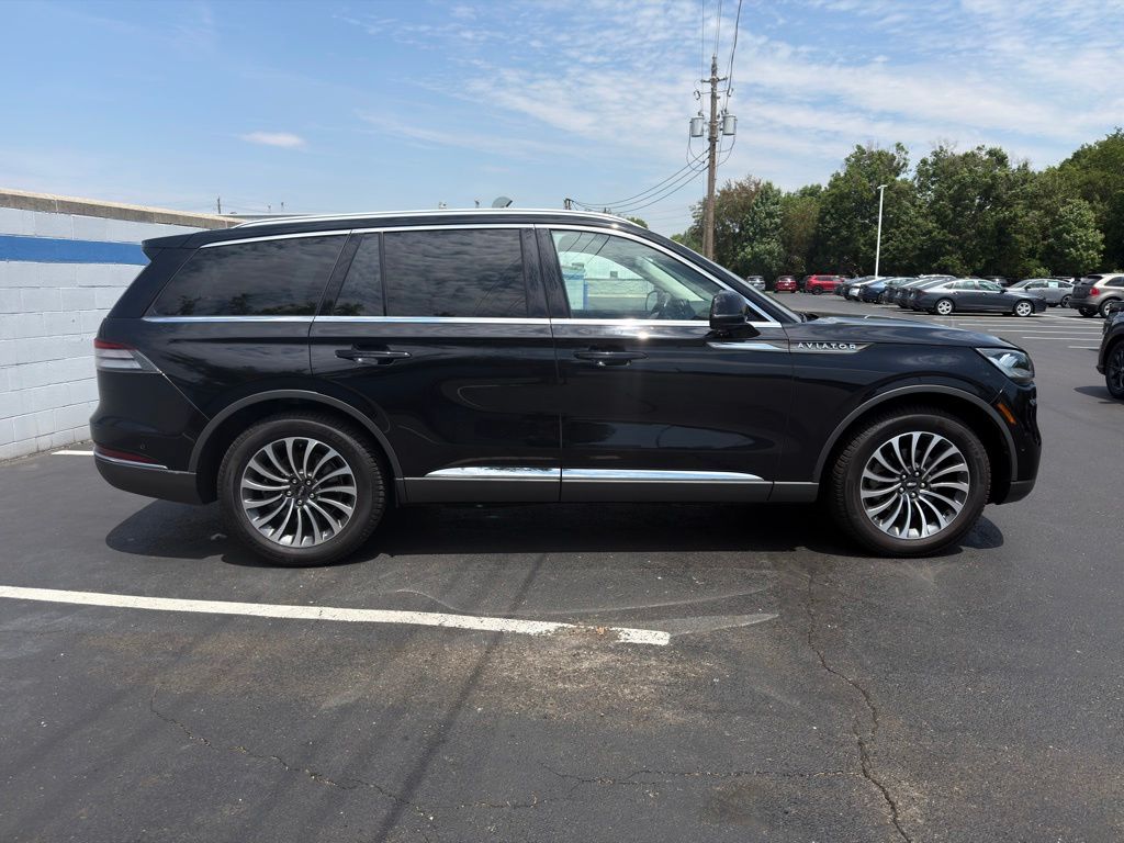 Thumbnail: 2021 Lincoln Aviator - 6