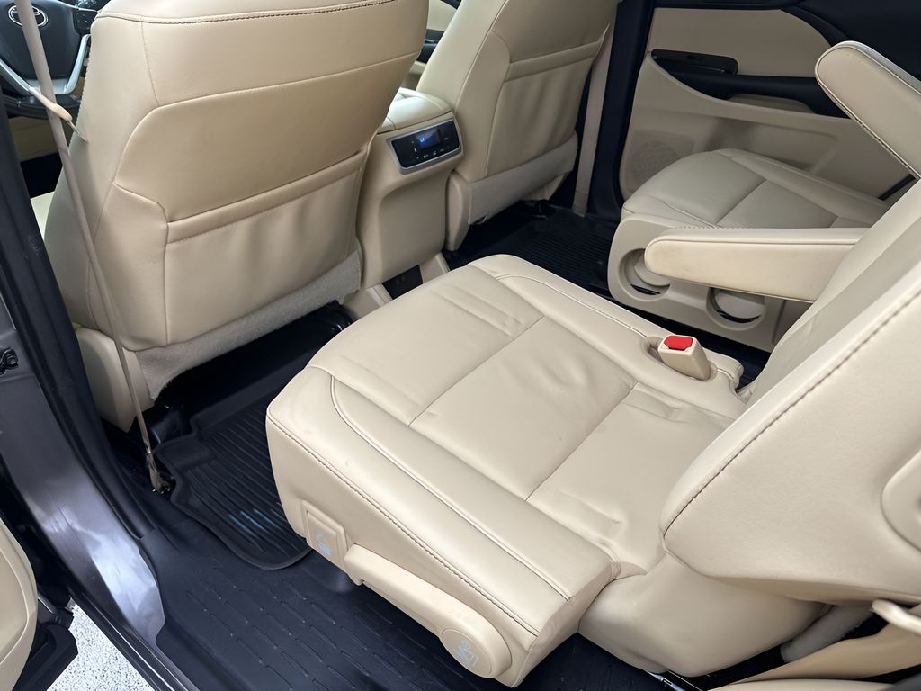 Used Car 2019 Toyota Highlander  Xle For Sale Under $25,000 In Austin, Texas