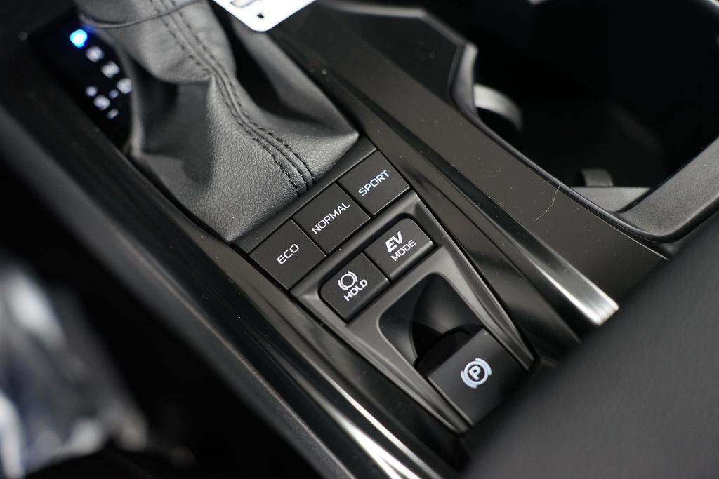 2025 Toyota Camry SE 24