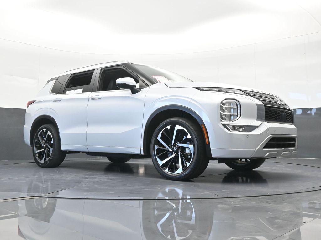 Used 2024 White Mitsubishi SEL image 66