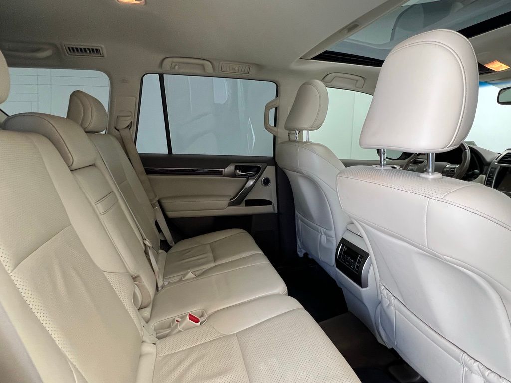 2016 Lexus GX 460 Luxury 9