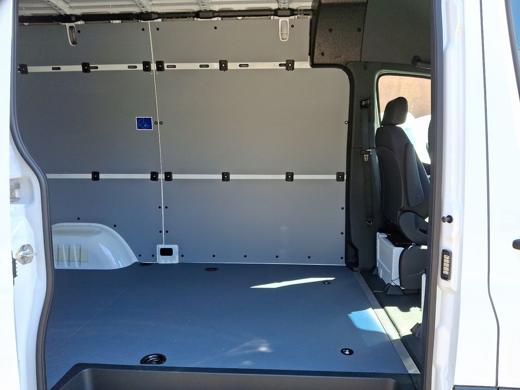 2025 Mercedes-Benz Sprinter 2500 6
