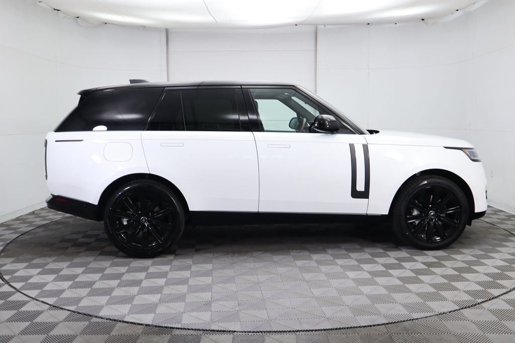 2025 Land Rover Range Rover SE 4
