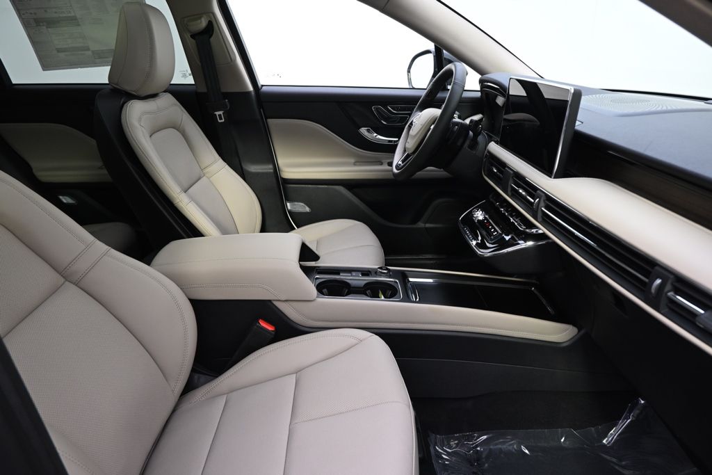 New 2026 White Lincoln Reserve image 16