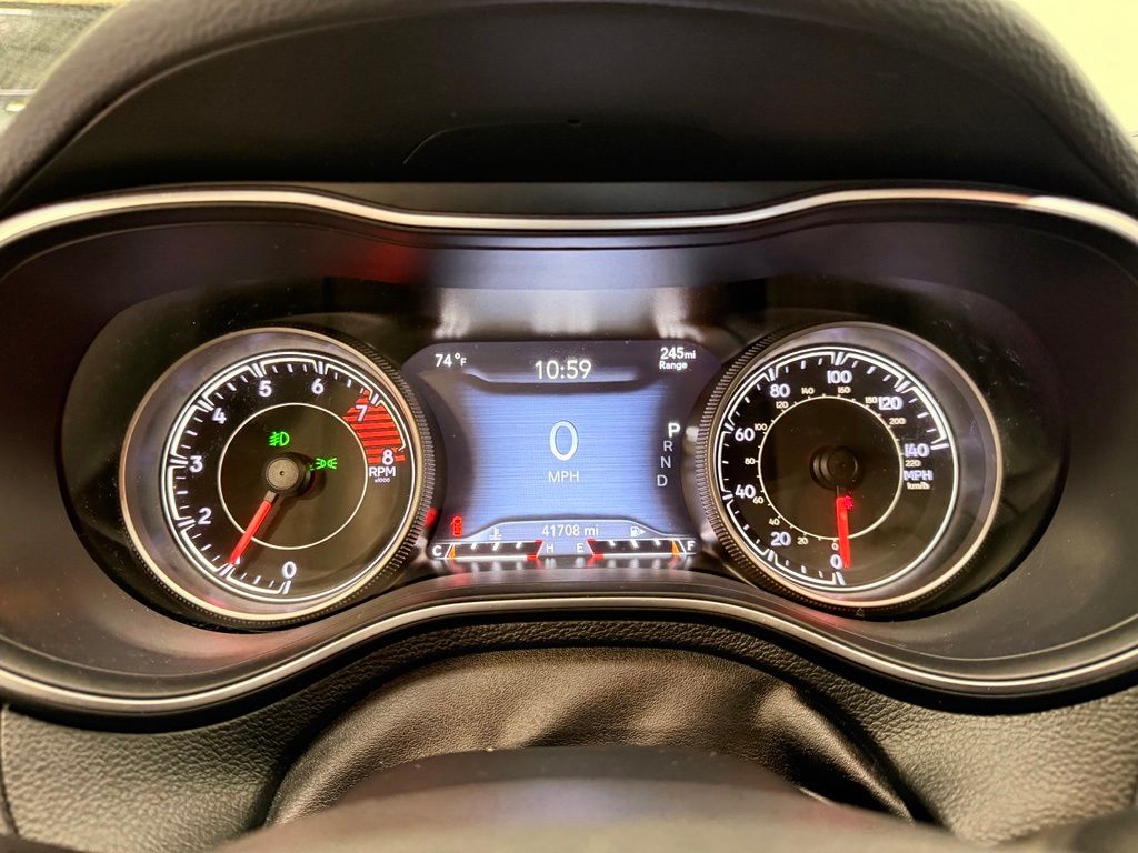 Thumbnail: 2019 Jeep Cherokee - 15