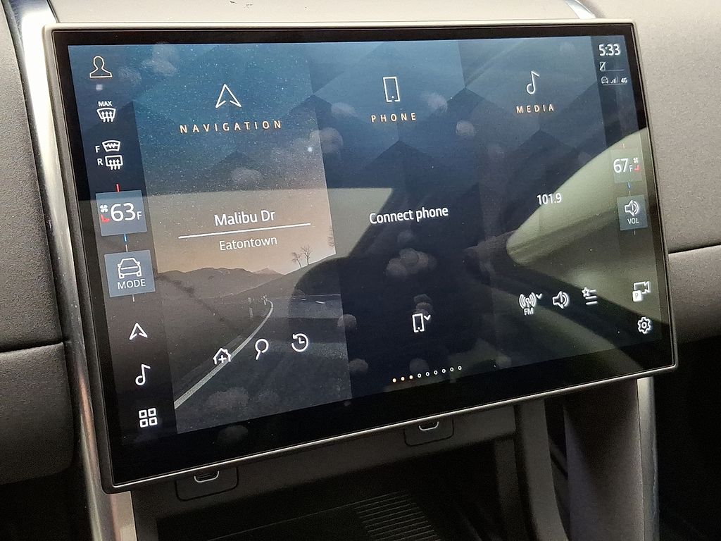 2025 Land Rover Discovery Sport S 17