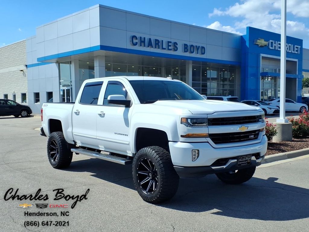Summit White 2017 Chevrolet Silverado 1500 Pickup Truck Four-Wheel Drive 6-Speed Automatic Overdrive