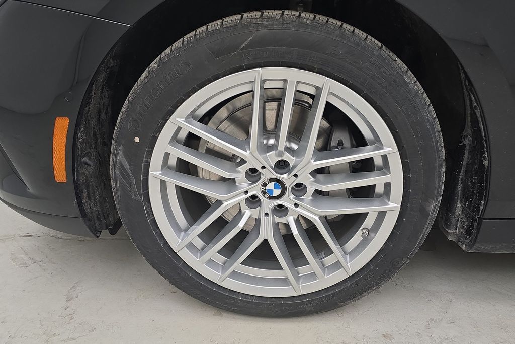 2025 BMW 5 Series 530i - Photo 11