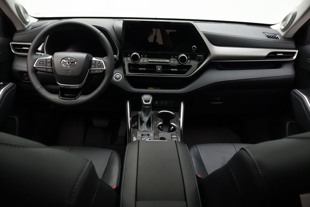 Thumbnail: 2026 Toyota Highlander - 24