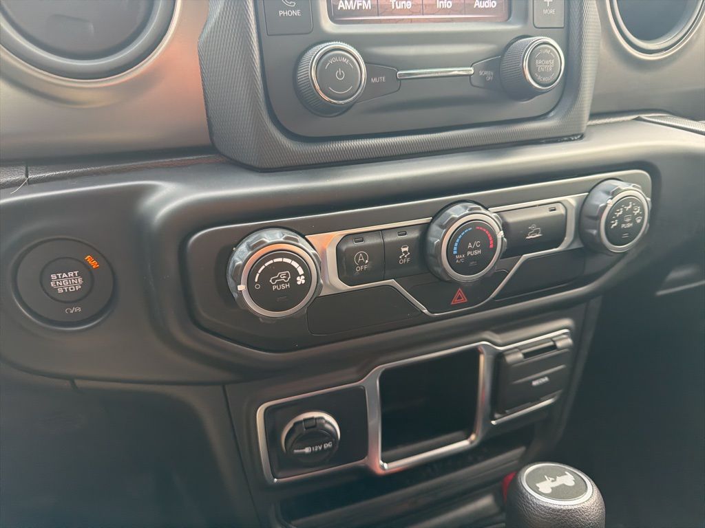 Thumbnail: 2021 Jeep Wrangler - 32