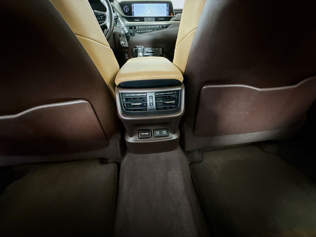 Thumbnail: 2020 Lexus ES - 26