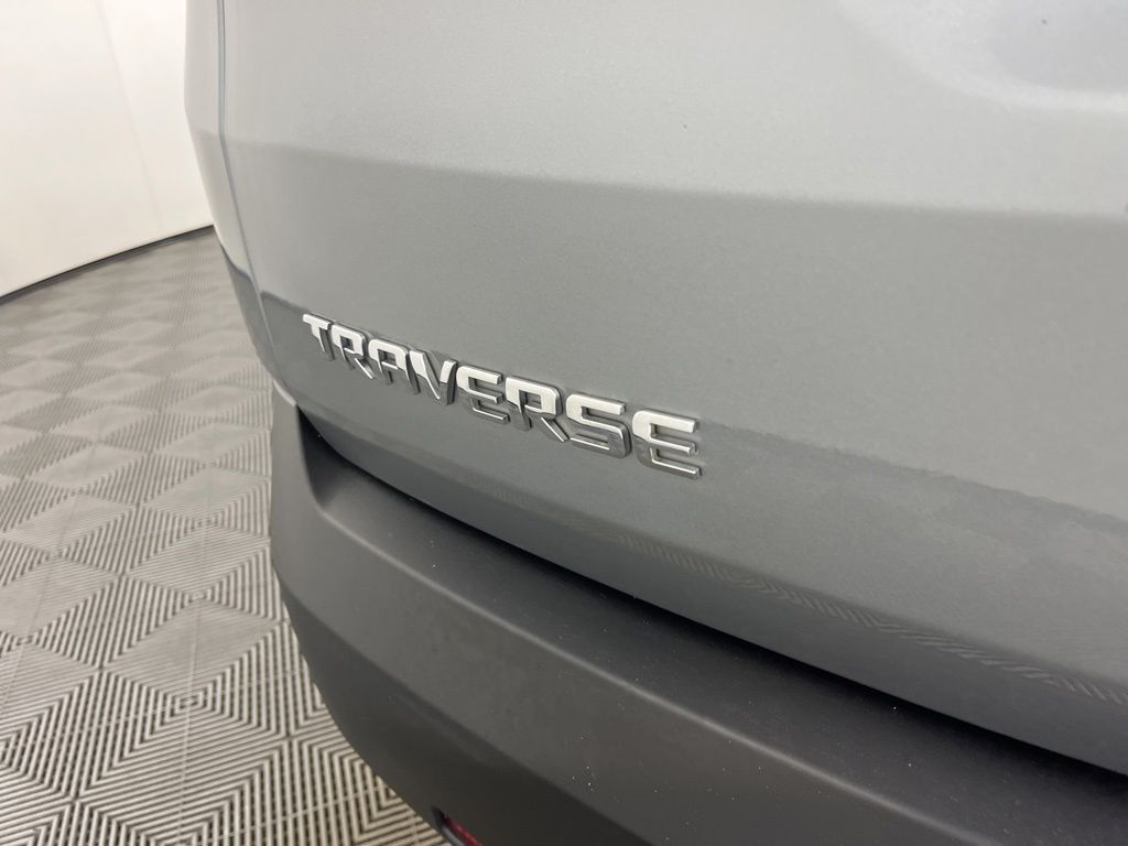 Thumbnail: 2023 Chevrolet Traverse - 3