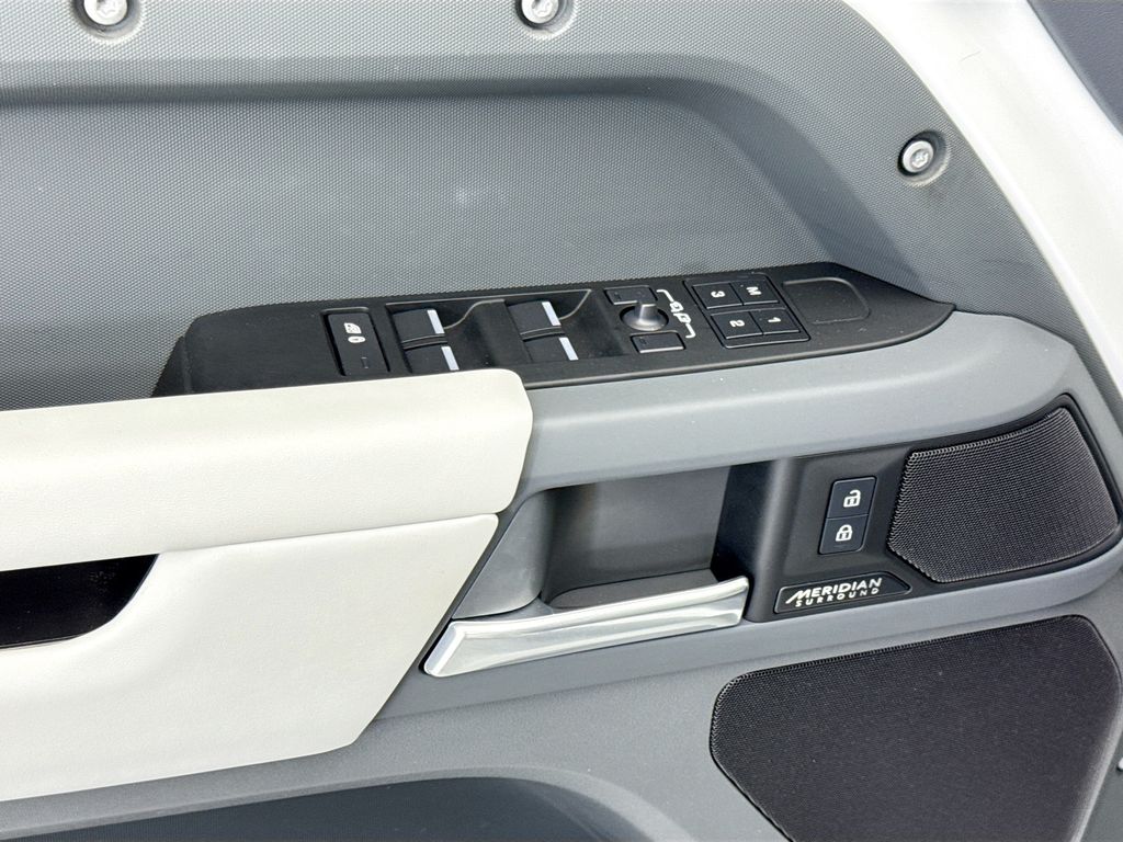 Thumbnail: 2025 Land Rover Defender - 22