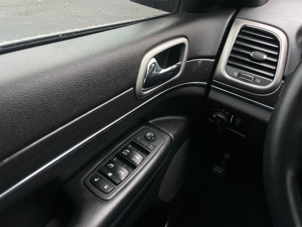 Thumbnail: 2018 Jeep Grand Cherokee - 22