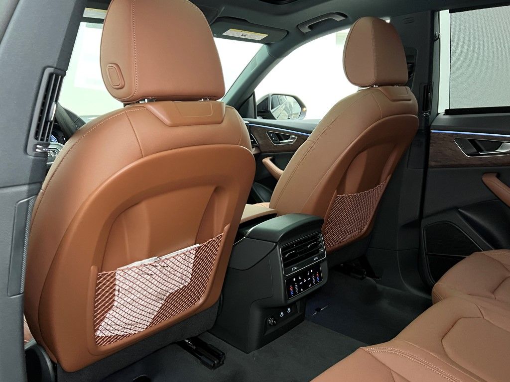 Thumbnail: 2026 Audi Q8 - 21