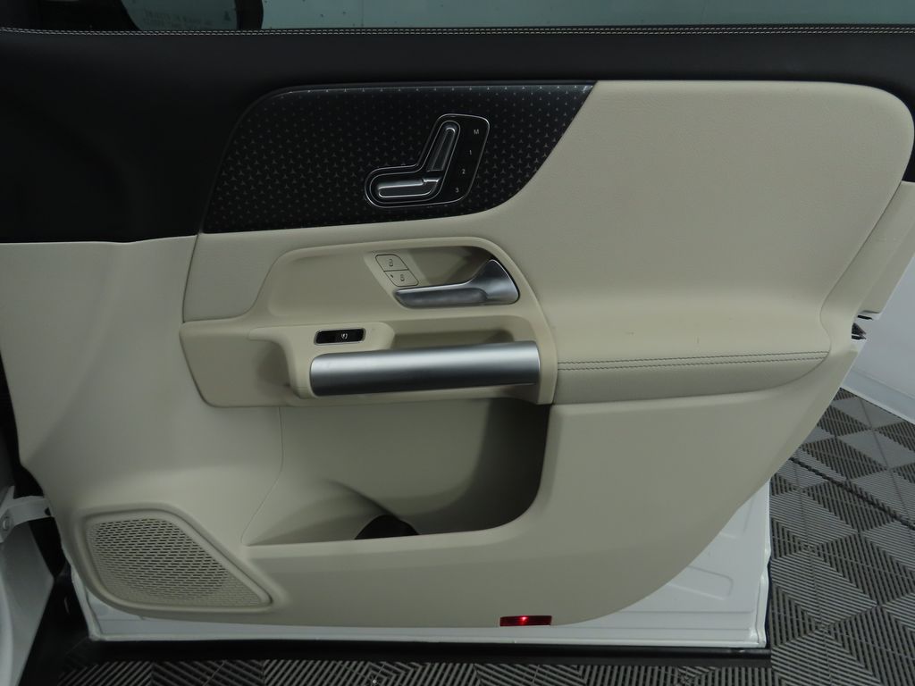 Thumbnail: 2025 Mercedes-Benz GLA - 25