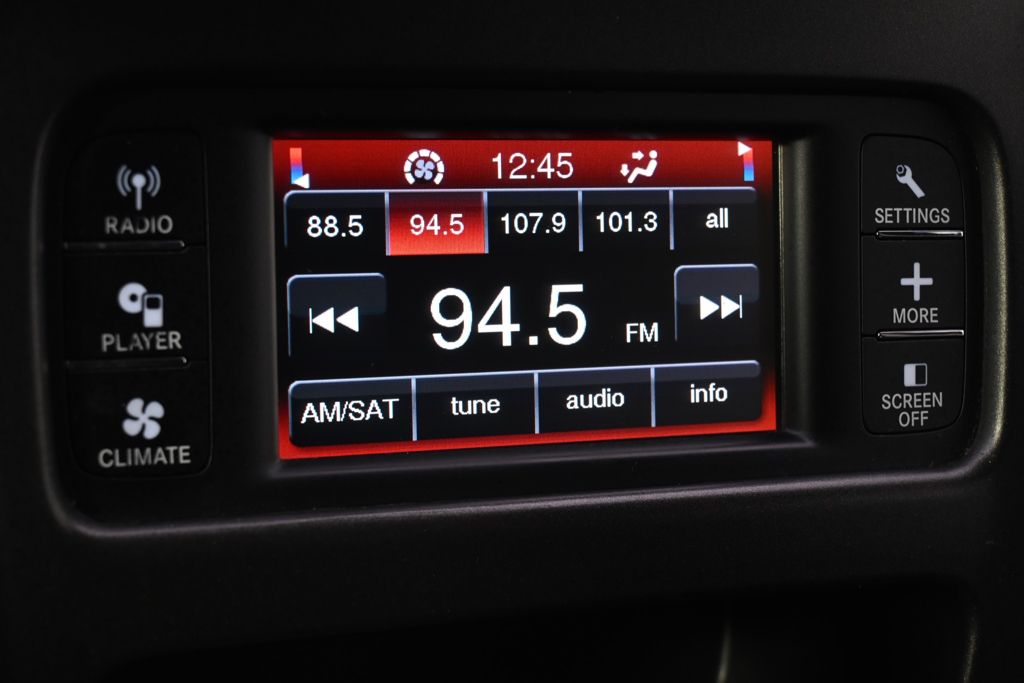 Used 2017 White Dodge SXT image 29