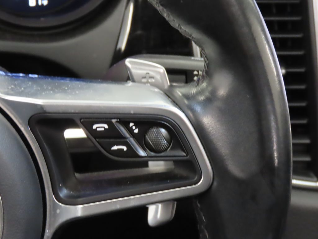 Thumbnail: 2017 Porsche Macan - 21