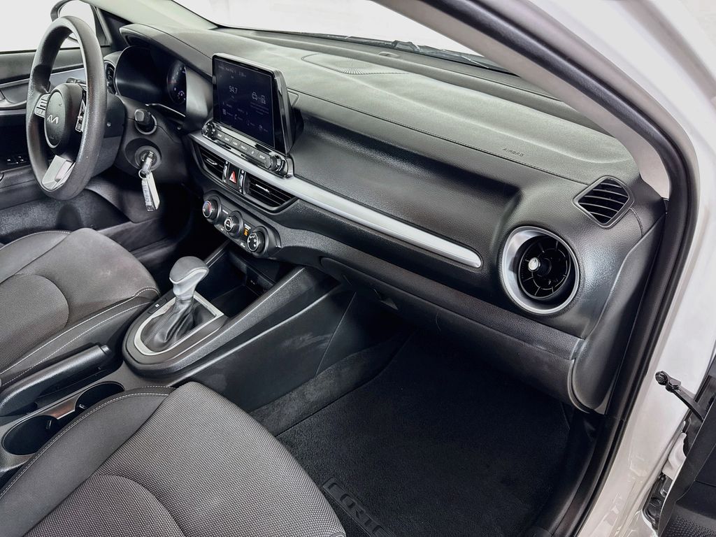 Thumbnail: 2023 Kia Forte - 27