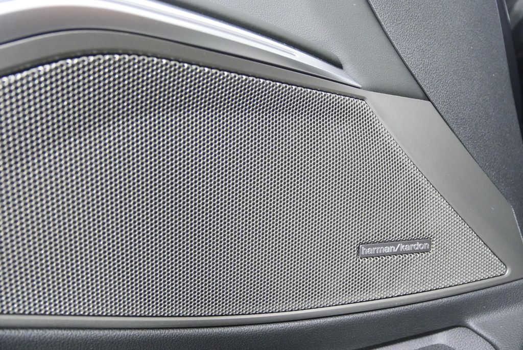 Thumbnail: 2026 BMW 3 Series - 10