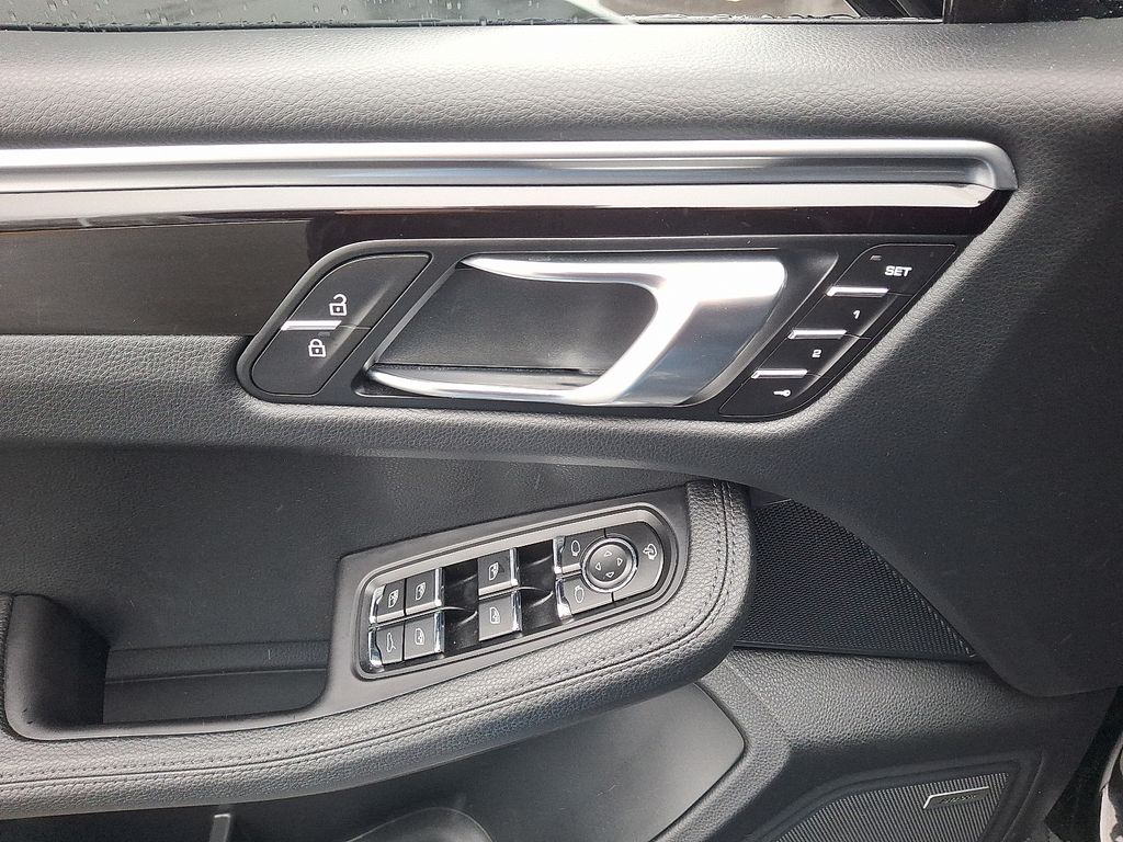 Thumbnail: 2022 Porsche Macan - 12