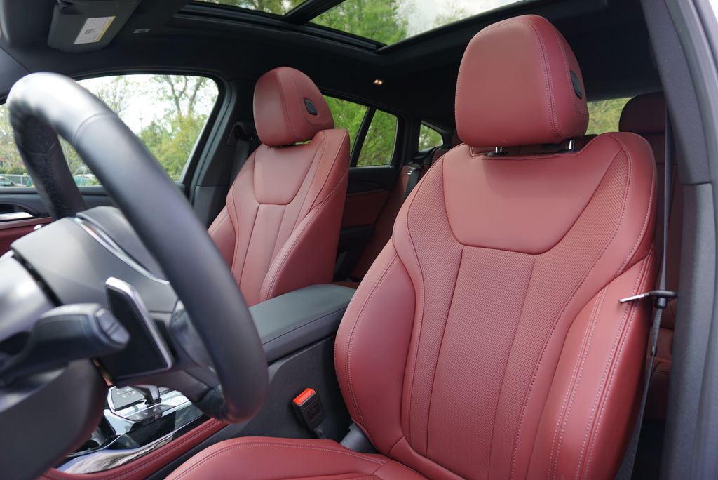 Thumbnail: 2024 BMW X4 - 11