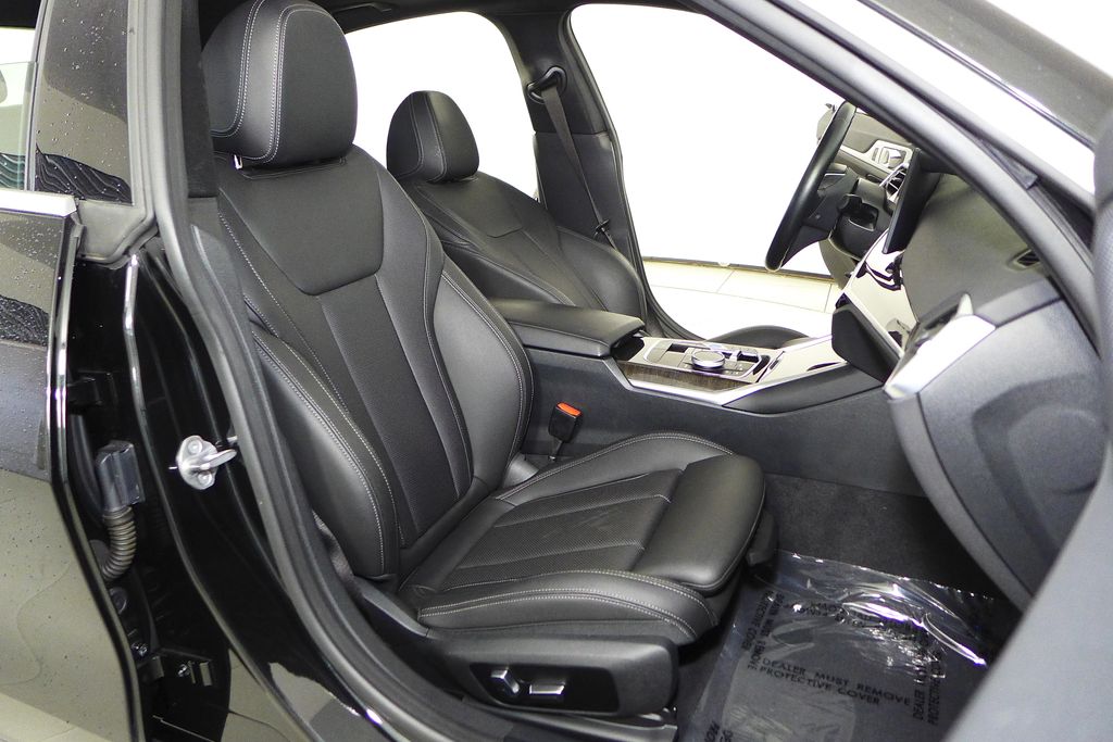 Thumbnail: 2023 BMW i4 - 19