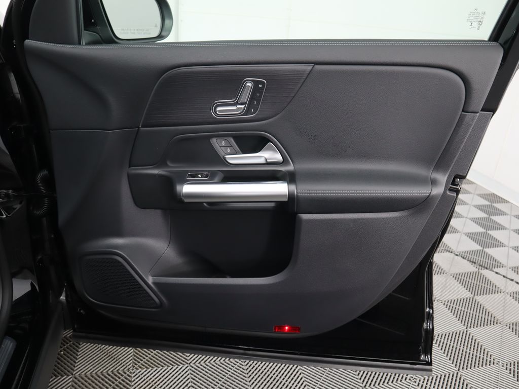 Thumbnail: 2025 Mercedes-Benz GLA - 25