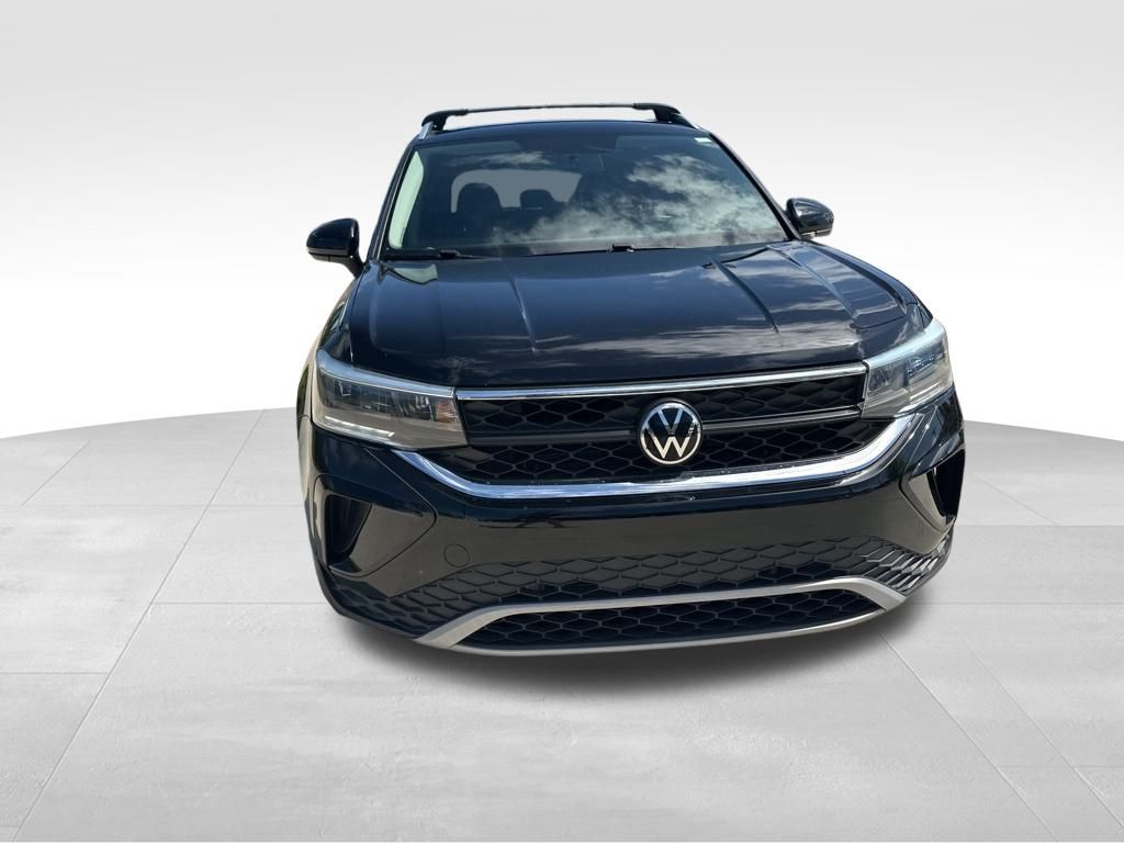 2022 Deep Black Pearl Volkswagen Taos 1.5T SE FWD SUV