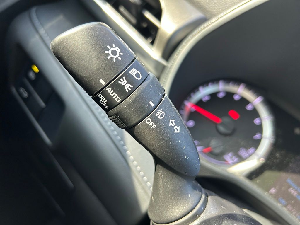 2021 Toyota Highlander LE 29