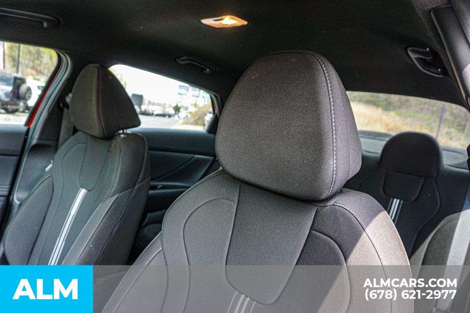 2025 Hyundai Elantra SEL - Photo 18