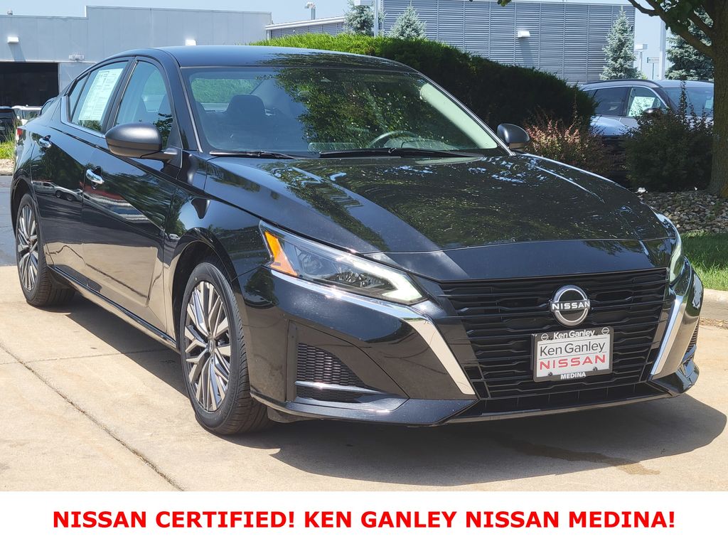 Super Black 2025 Nissan Altima Sedan Front-Wheel Drive Continuously Variable Transmission