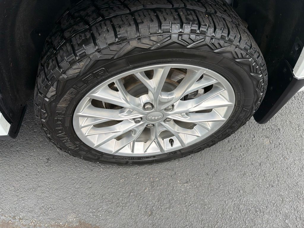 Used 2021 White Jeep Summit image 11