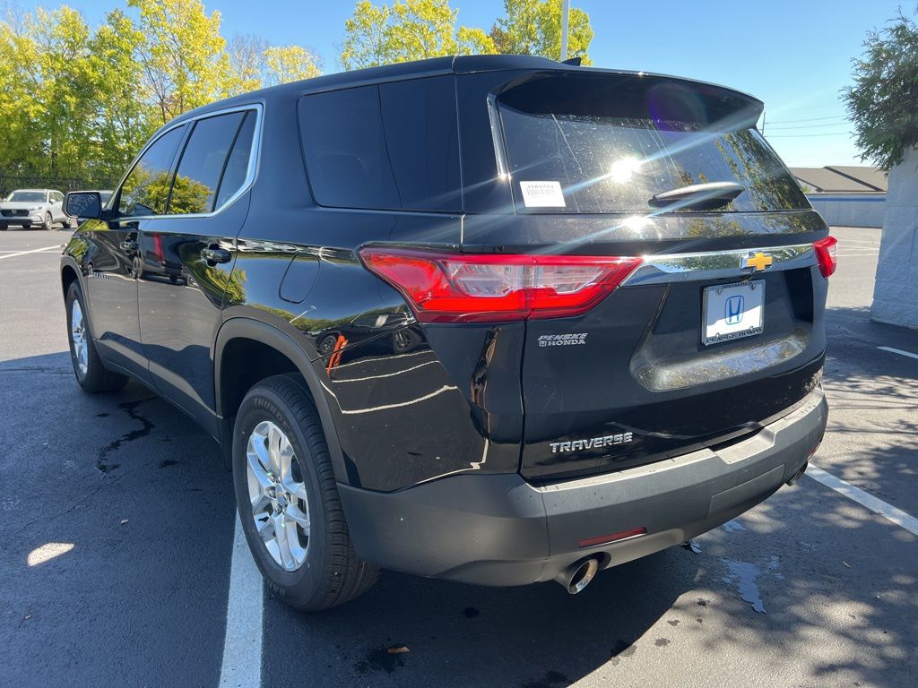 Thumbnail: 2021 Chevrolet Traverse - 3