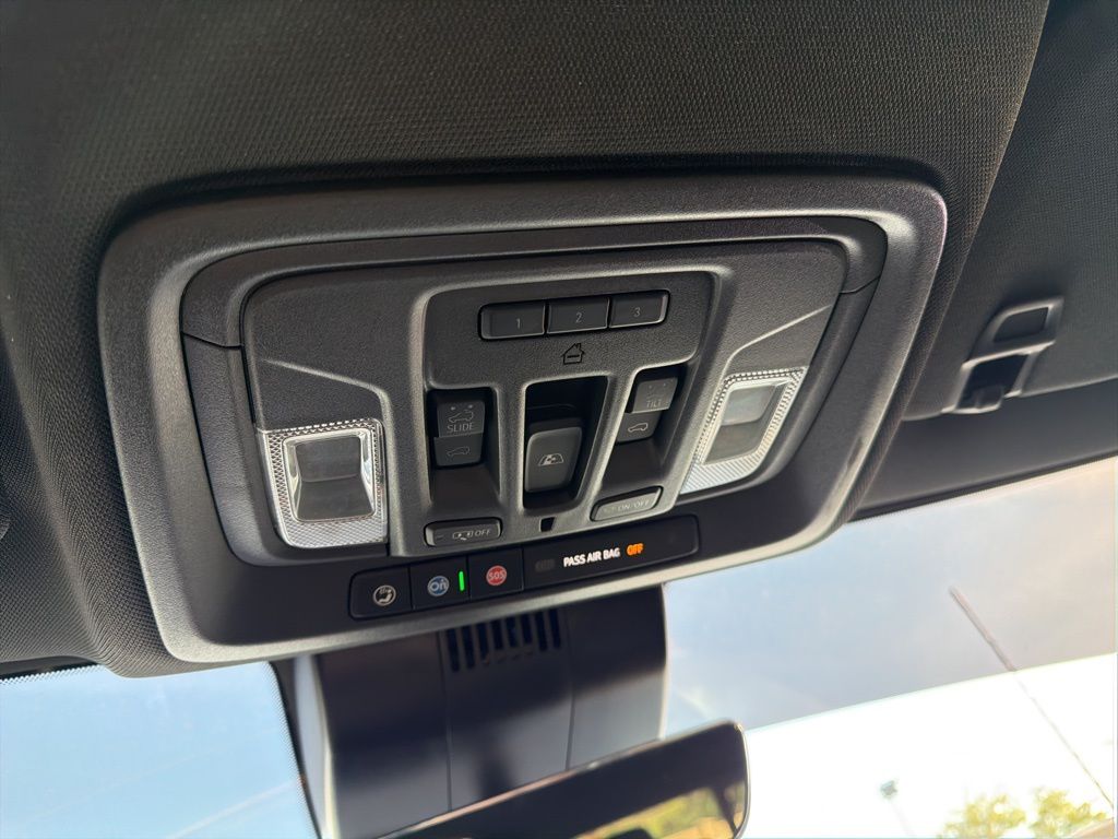 Used 2024 White GMC AT4 image 26