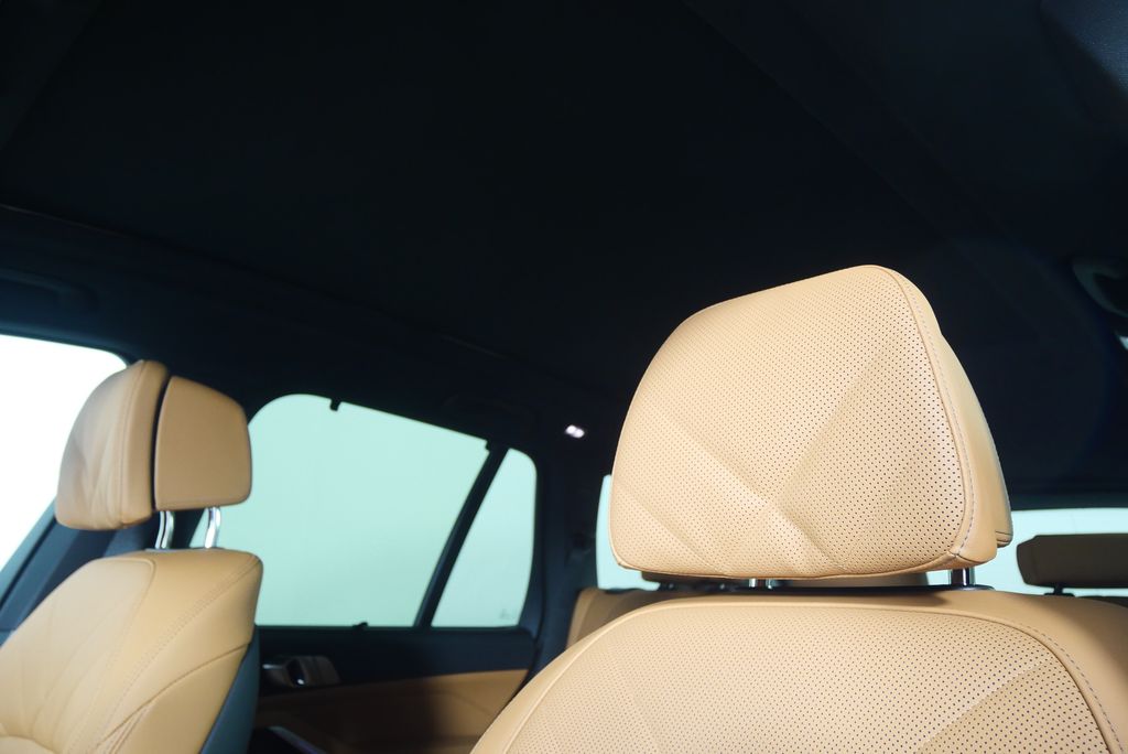 Thumbnail: 2026 BMW X5 - 11