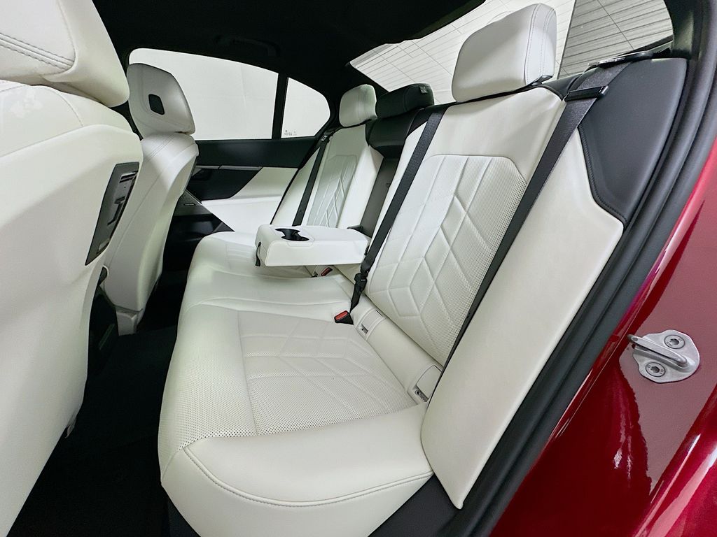 Thumbnail: 2025 BMW i5 - 25