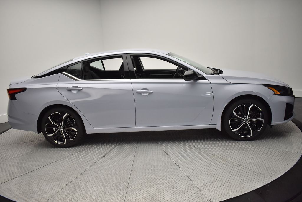 Thumbnail: 2025 Nissan Altima - 4