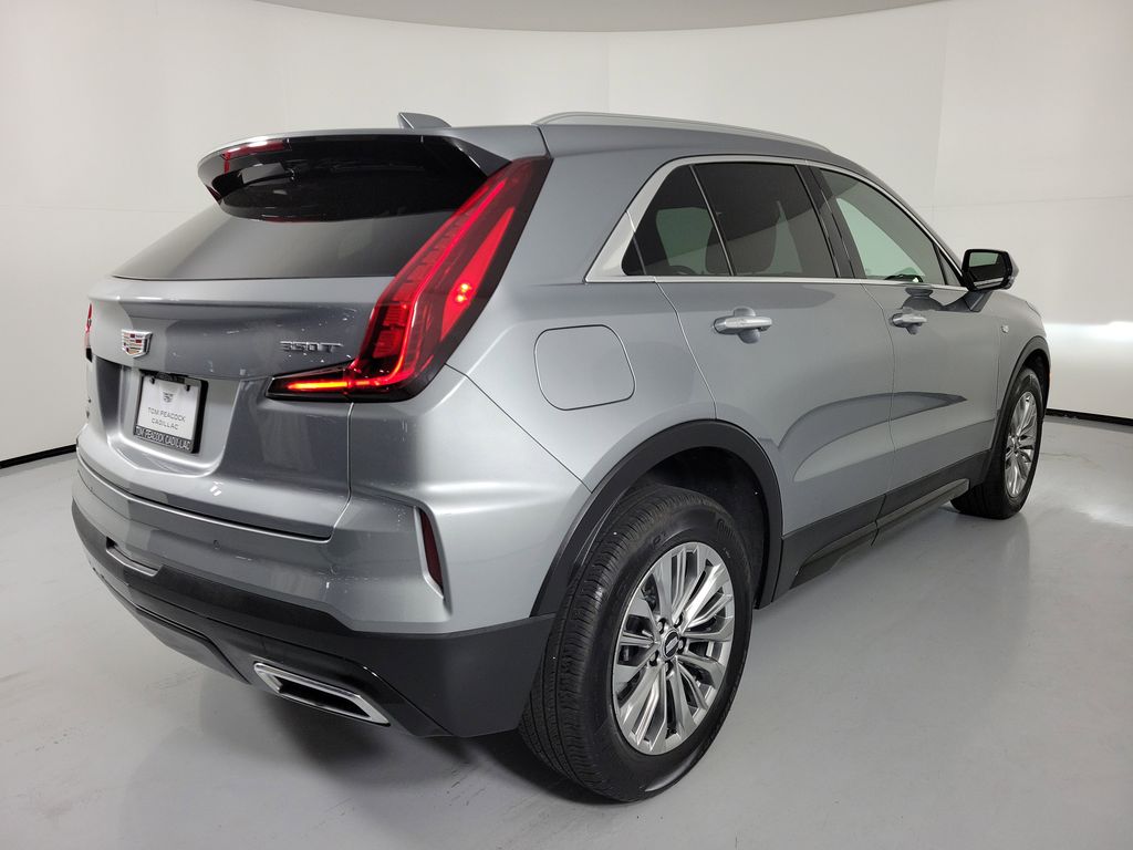 2025 Cadillac XT4 Premium Luxury - 3