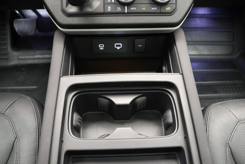 Thumbnail: 2022 Land Rover Defender - 25