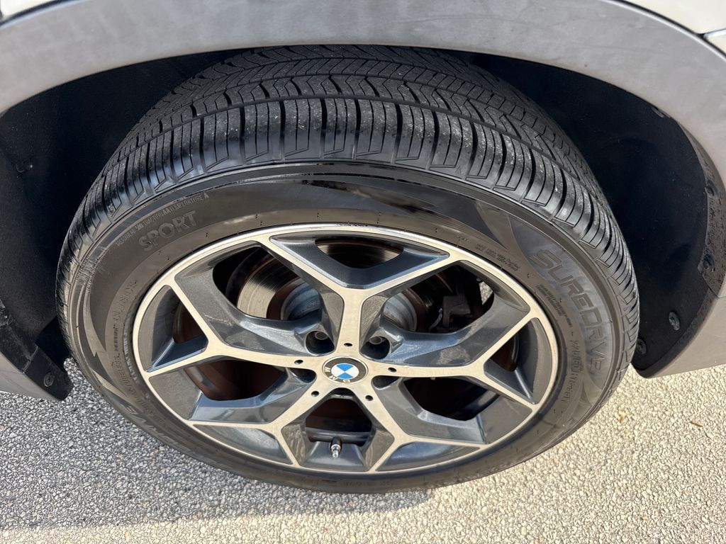 Used 2019 Silver BMW sDrive28i image 12