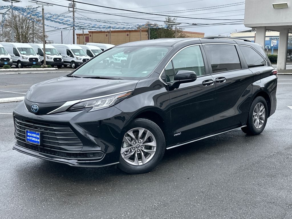2021 Toyota Sienna LE 8-Passenger AWD